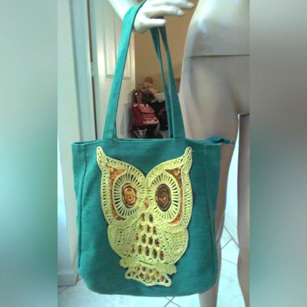COPY - BNWOT BOUTIQUE TOTE GREEN W/ BIG OWL STRINGED & SEQUINS CANVAS ZIPPER